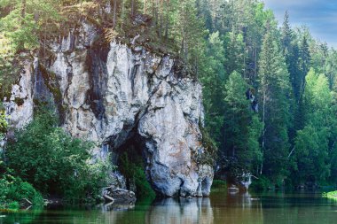 Doğa Parkı Geyik Akıntıları, Dyrovaty Taşı, Kaya İçen At, Serga Nehri.