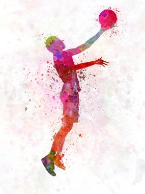 Genç adam basketbolcu