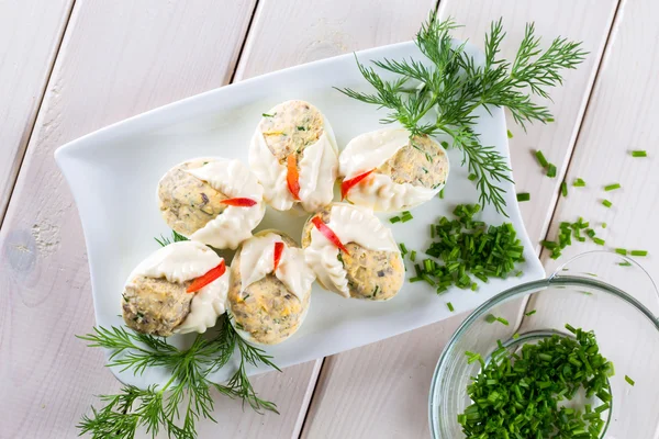 Dish with hard boiled eggs in mayonnaise parsley nad chopped chi — Stock Photo, Image