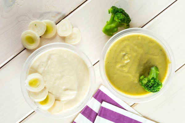 Two cream soups. Broccoli and leek cream. — Stock Photo, Image