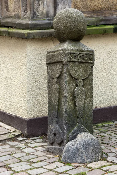 グダニスク ポメラニア ポーランド マラッカ通りの古い石の棒 — ストック写真