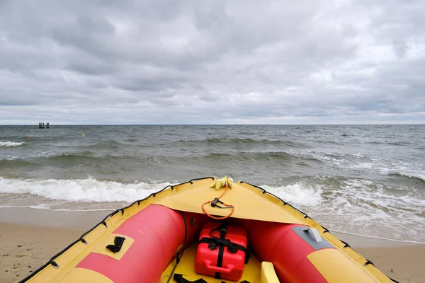 Lifeguards Pontoon Ready Action Babie Doly Strand Lengyelország — Stock Fotó
