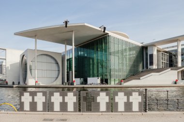 Berlin, Almanya - 28 Eylül 2014. Yedi haçlar - görenler ' 60'ın Berlin Duvarı geçmeye çalıştı anmak.