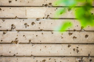 Berlin - Almanya - 02 Ekim. Orijinal duvar II Dünya Savaşı kurşun izleri - olan dışında bir anıt kendi günümüze yaptı. Berlin, Almanya, 02 Ekim 2014