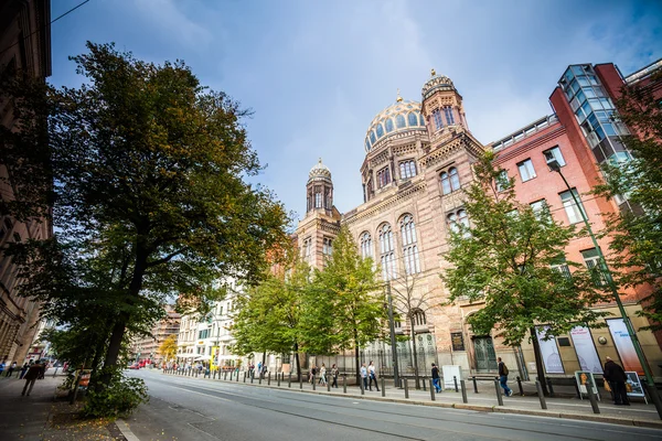 Berlin - Germany - October 02 Biggest synagogue in Berlin. New Synangogue Built in 1859-1866, reopened in 1991. Berlin - Germany - October 02, 2014 — Stock Photo, Image