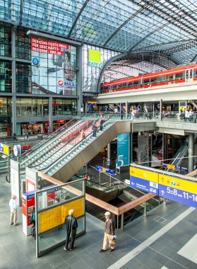 Berlin - Almanya - 01 Ekim Deutche Bahn tren garına Berlin'de inşaatı içinde. Berlin - Almanya - 01 Ekim 2014.