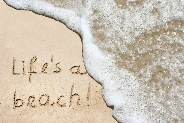La vida escrita a mano es un texto de playa —  Fotos de Stock