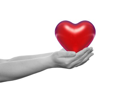  İnsan elinde düzenlenen kalp 