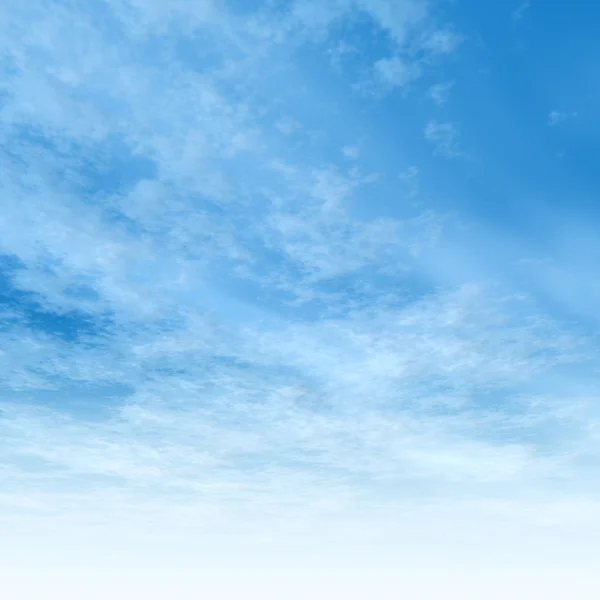 Céu natural com nuvens brancas — Fotografia de Stock