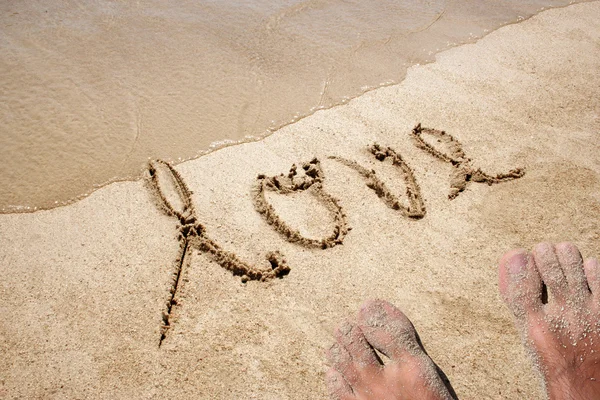 Amor texto escrito a mano en la arena — Foto de Stock