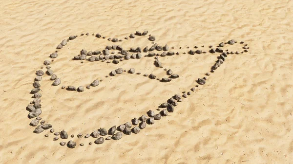 Pojetí Konceptuální Kameny Pláži Písek Ručně Vyrobený Symbol Tvar Zlaté — Stock fotografie