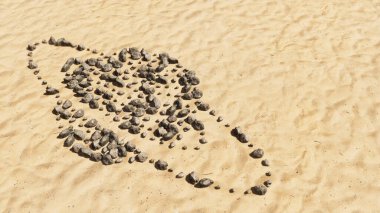 Plajdaki kavramsal taşlar el yapımı semboller, altın kumlu arka plan, internet ikonu. İletişim, teknoloji, ağ, bağlantı, seyahat ve iş dünyası için 3d illüstrasyon metaforu 