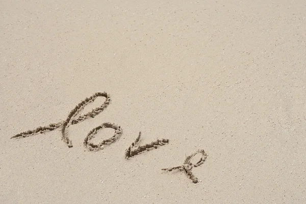 Liefde tekst op een strand — Stockfoto