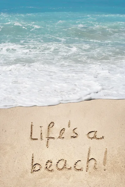 La vida escrita a mano es un texto de playa —  Fotos de Stock