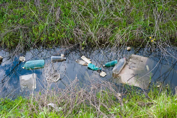 Unhygienic polluted river — Stock Photo, Image