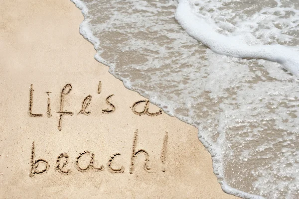 La vida escrita a mano es un texto de playa —  Fotos de Stock