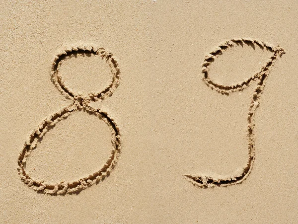Nummer collectie gesneden op strand — Stockfoto