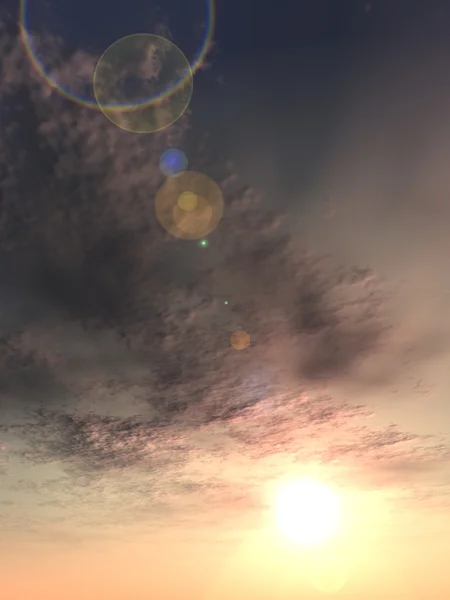 地平線に近い雲と太陽と夕日や日の出垂直背景 — ストック写真