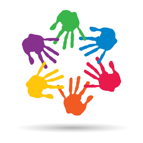 Концепция или концептуальный круг или спиральный набор из красочных окрашенных человеческих рук, изолированных на белом фоне
