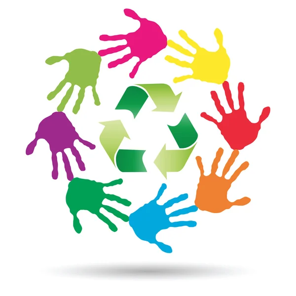 Círculo conceptual o espiral hecho de manos humanas pintadas con símbolo de reciclaje verde para la ecología aislado sobre fondo blanco —  Fotos de Stock