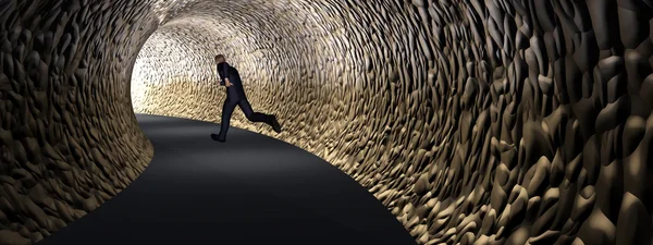 ビジネスの男性、暗い道トンネル — ストック写真