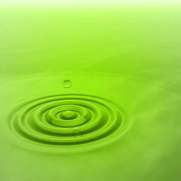 Drop vallen in water — Stockfoto