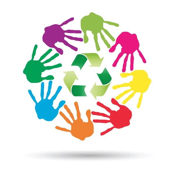 Cerchio concettuale o spirale di mani umane dipinte con simbolo verde riciclo per l'ecologia isolato su sfondo bianco — Foto Stock