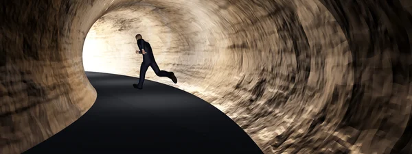 Hombre de negocios conceptual en túnel — Foto de Stock