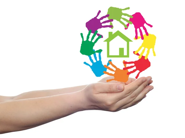 Letrero de casa verde con huellas de manos para niños —  Fotos de Stock