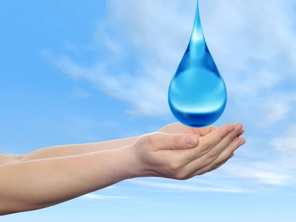 Vatten o faller i händerna — Stockfoto