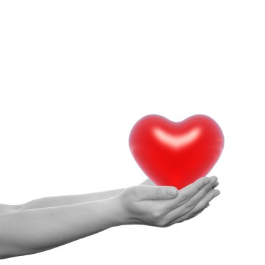 İnsan elinde düzenlenen kalp