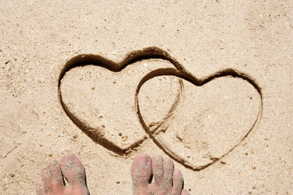 Texto manuscrito conceptual hecho a mano en arena en una playa en una isla exótica — Foto de Stock