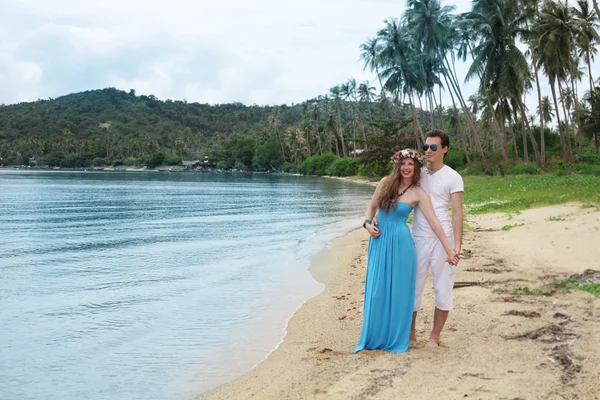 Luna de miel. Recién casados en la isla tropical, Tailandia —  Fotos de Stock