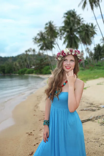 Het meisje op het tropische eiland, Thailand — Stockfoto