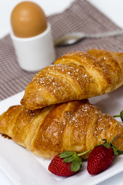 Frukost med croissanter — Stockfoto