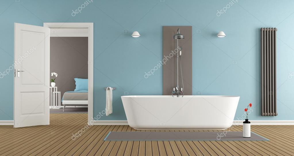 Modernt badrum med badkar och dusch — stockfotografi ...