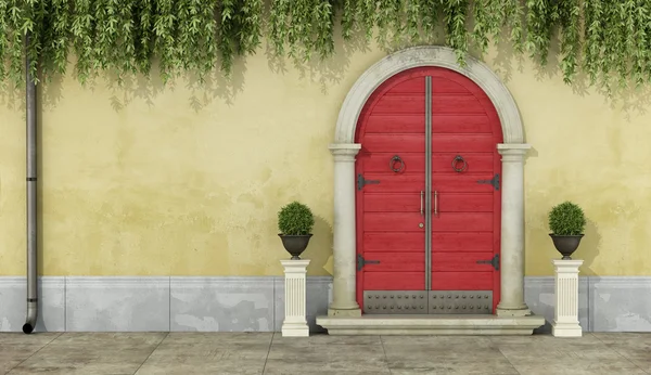 Classic facade with red doorway — Stock Photo, Image