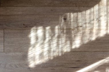 Gölgeli ahşap döşeme