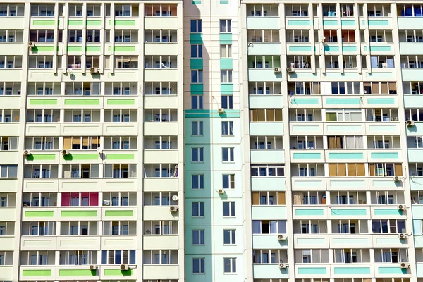 Immeuble résidentiel de plusieurs étages — Photo