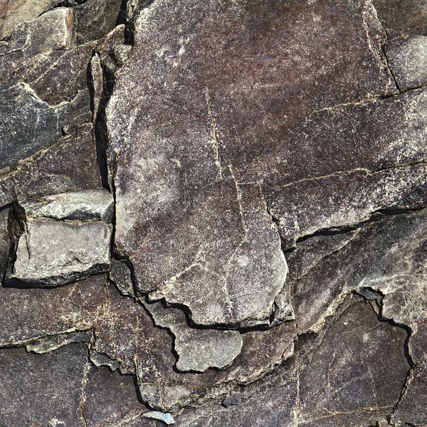 Gebarsten steen rots in de stijl van grunge — Stockfoto