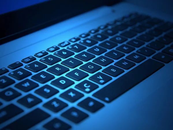Witte laptop toetsenbord met zwarte toetsen close-up — Stockfoto