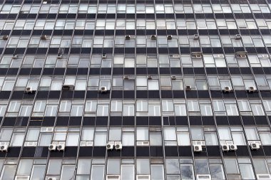 Arka planda bina eski Office cephe