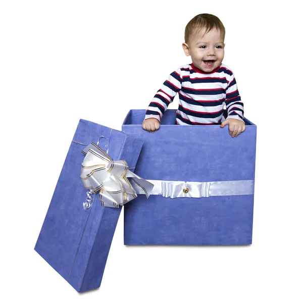 Bebê dentro de uma caixa de presente isolado em um fundo branco — Fotografia de Stock