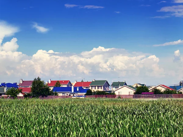 Assentamento cottage suburbano — Fotografia de Stock