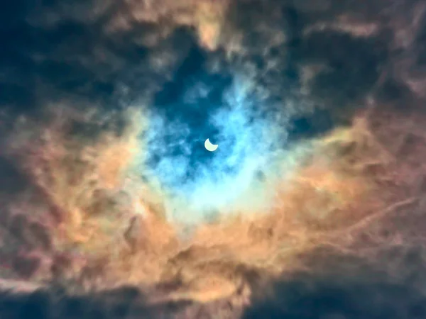 Solförmörkelse på eftermiddagen moln Osred 20.032015 — Stockfoto