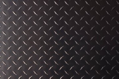 Bükülmüş izli koyu metal doku. demir plaka arka planı