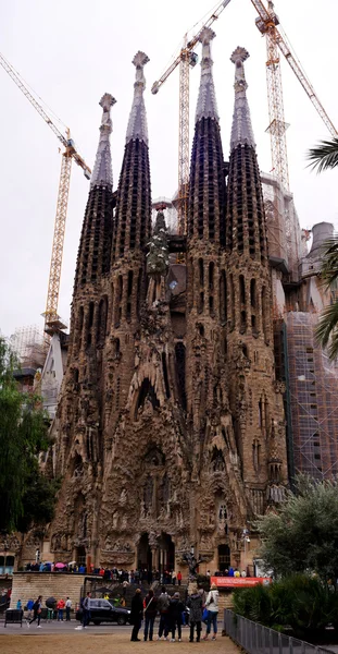 バルセロナの有名なサグラダ ・ ファミリア大聖堂 — ストック写真
