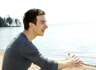 Yakışıklı bir gencin portresi.