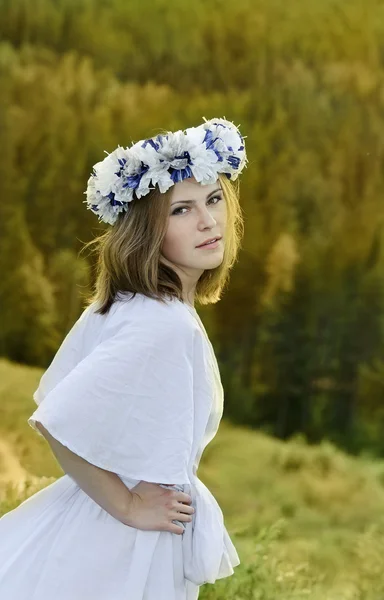 Portrait of beautiful young woman wearing wreath — Stock Photo, Image