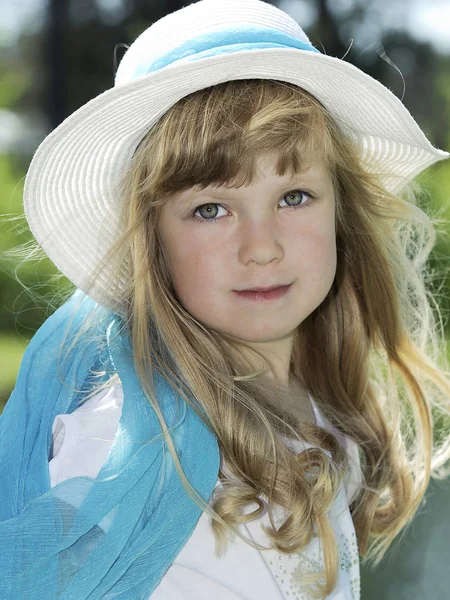 Retrato de menina bonita — Fotografia de Stock